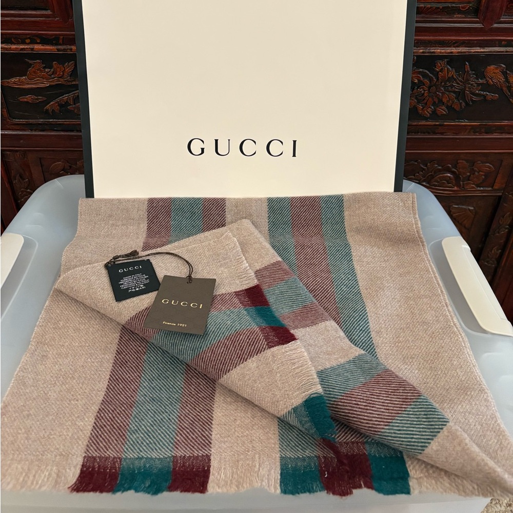 NWT GUCCI 100% Wool Scarf
